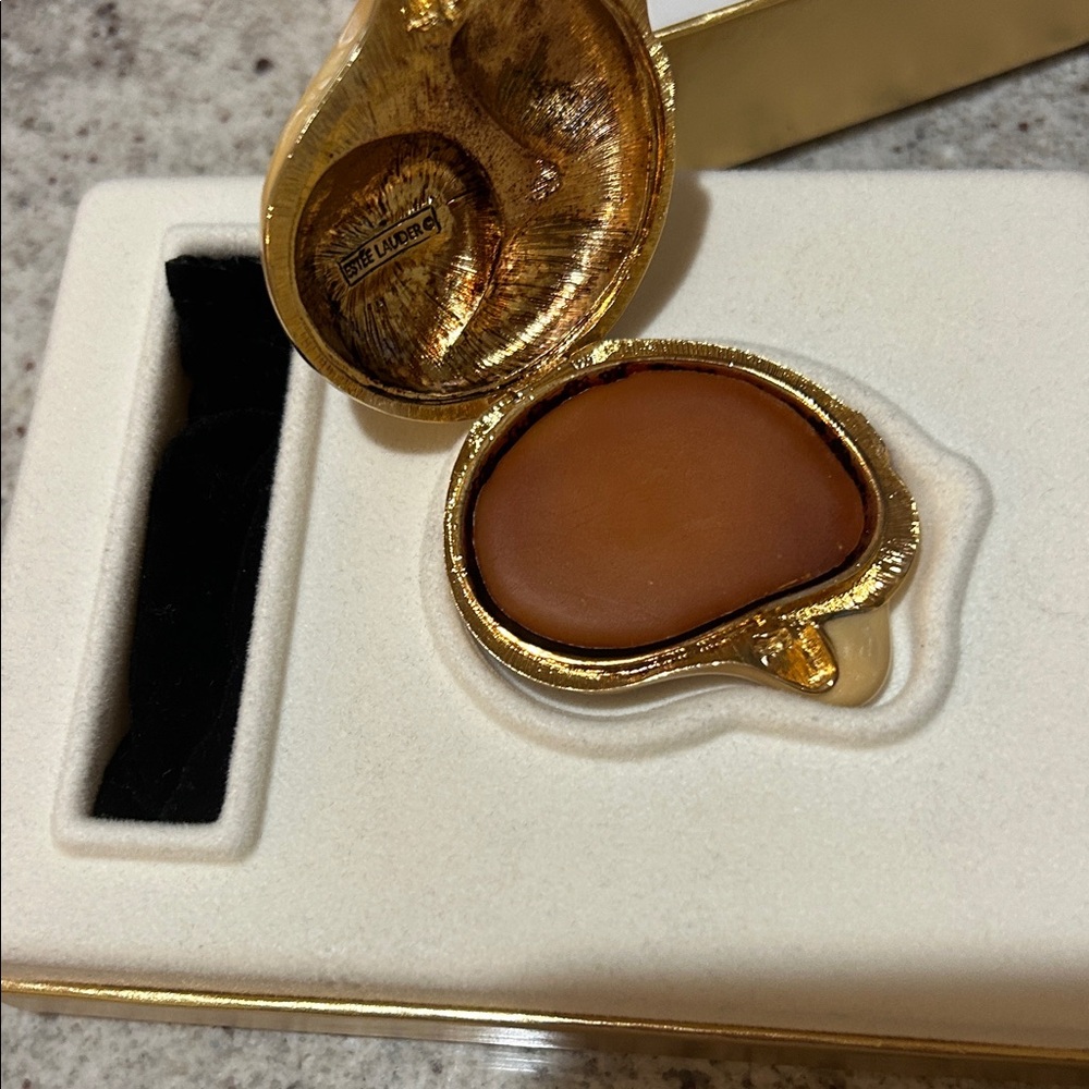 Estee Lauder “Kitten” Compact - Picture 3 of 4
